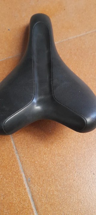 Asiento de bicicleta negro
