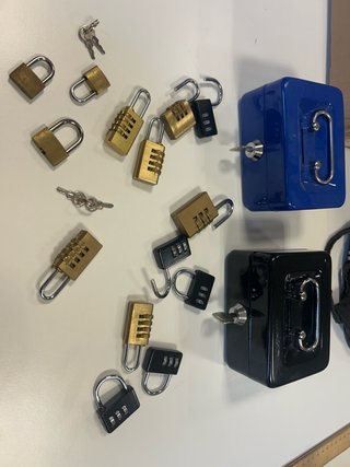12 Candados y 2 Cajas con llave