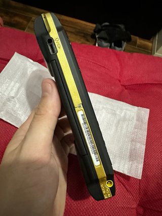 PSP 3000 personalizada negra y dorada