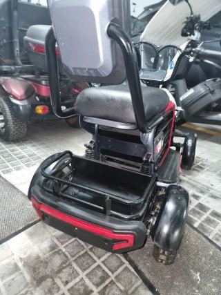 Scooter Eléctrico 4 Ruedas Rojo (hay 2)