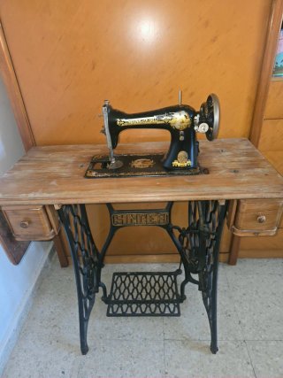 Máquina de coser Singer antigua