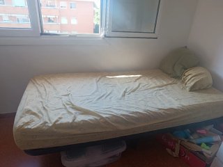 Cama individual con mecanismo