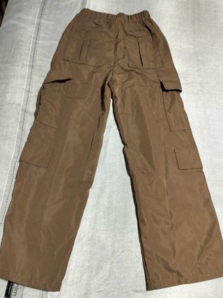 Pantalones cargo marrones mujer