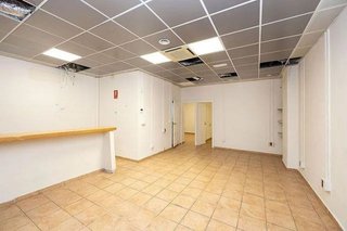 Local comercial en venta en Cervantes en Granada
