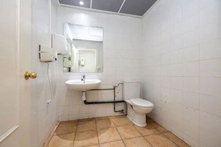 Local comercial en venta en Cervantes en Granada