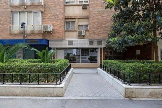 Local comercial en venta en Cervantes en Granada