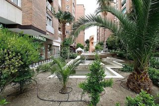 Local comercial en venta en Cervantes en Granada