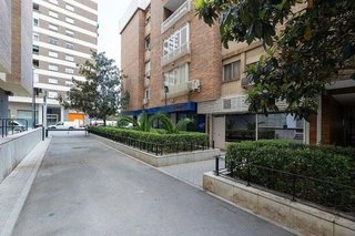 Local comercial en venta en Cervantes en Granada
