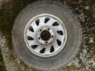 4 de Ruedas  Suzuki  195/80R15. 96T