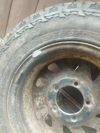 4 de Ruedas  Suzuki  195/80R15. 96T