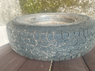 4 de Ruedas  Suzuki  195/80R15. 96T
