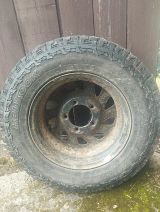 4 de Ruedas  Suzuki  195/80R15. 96T