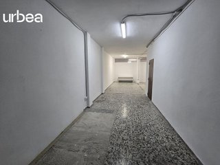 Local comercial en alquiler en Carlos Haya en Málaga
