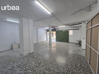 Local comercial en alquiler en Carlos Haya en Málaga