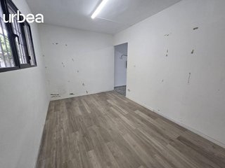Local comercial en alquiler en Carlos Haya en Málaga