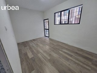 Local comercial en alquiler en Carlos Haya en Málaga
