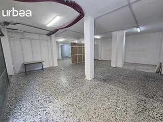 Local comercial en alquiler en Carlos Haya en Málaga