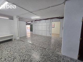 Local comercial en alquiler en Carlos Haya en Málaga