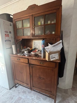 Alacena de cocina de madera y cristal