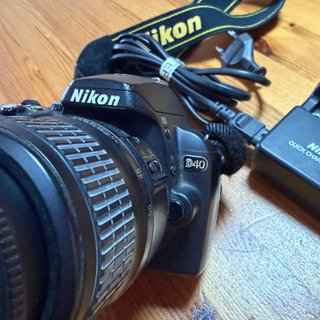 Nikon D40 + Objetivo 18-55mm (Ideal principiantes)