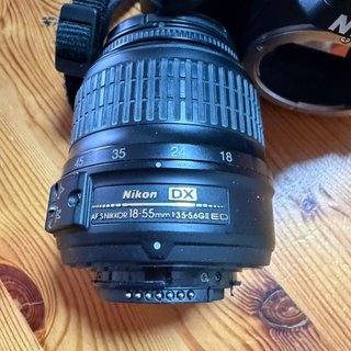 Nikon D40 + Objetivo 18-55mm (Ideal principiantes)