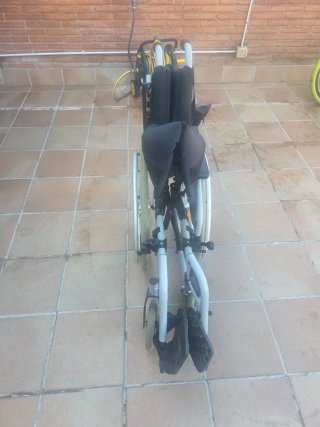 Silla de ruedas plegable