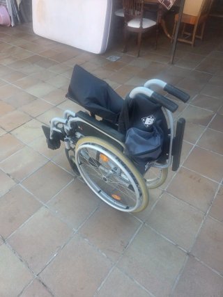 Silla de ruedas plegable