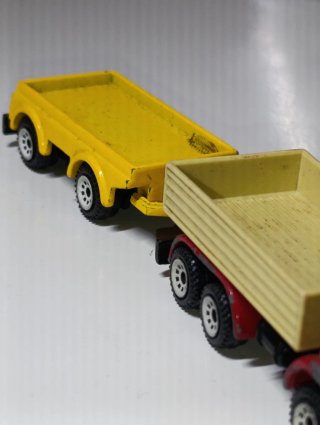 CAMION MERCEDES BENZ CON REMOLQUE 1/64 SIKU