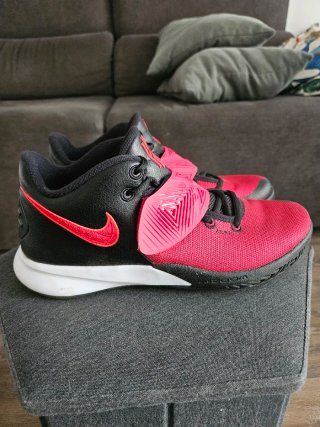 Zapatillas Nike Kyrie Flytrap III Rojas y Negras