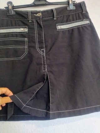 Mini falda negra multibolsillos
