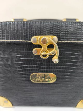 Bolso baúl vintage MARIA CANO negro/dorado