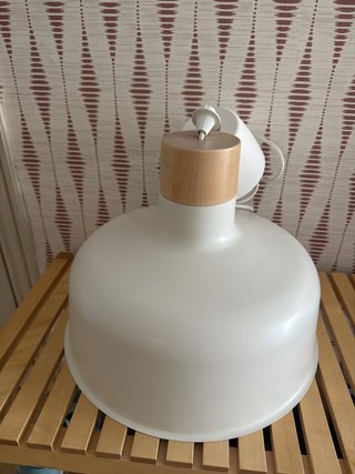 Lámpara de techo Ikea madera y blanco