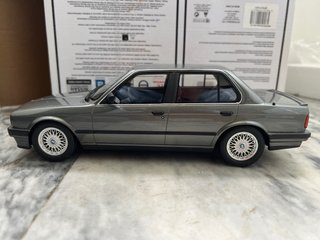 BMW E30 325i Otto 1:18 Gris