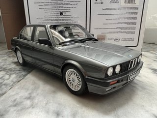 BMW E30 325i Otto 1:18 Gris