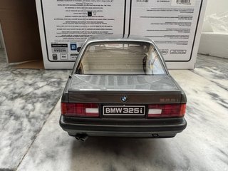 BMW E30 325i Otto 1:18 Gris