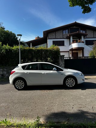 Opel Astra 2011