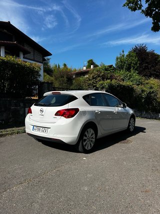 Opel Astra 2011
