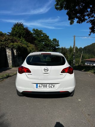 Opel Astra 2011