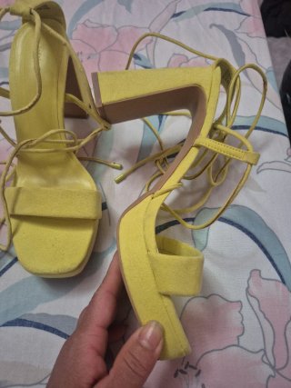 Sandalias amarillas de tiras T38 nuevas