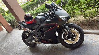 Honda CBR650R Negra y Roja