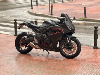 Honda CBR650R Negra y Roja