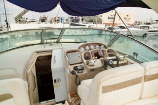 Embarcación Sea Ray 320 DA.
