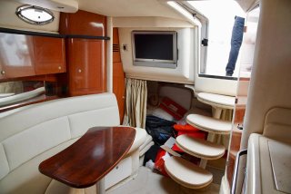 Embarcación Sea Ray 320 DA.