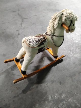 Caballito balancín clásico