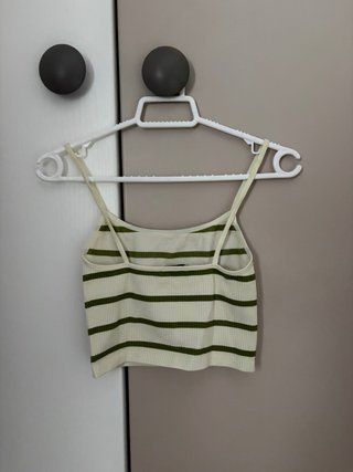 Crop top de rayas beige y verde