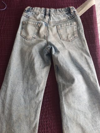 Pantalón vaquero niña bordado flores