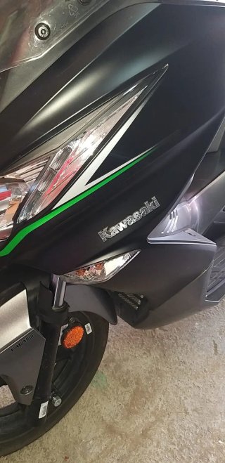 Maxi Scooter Negra KYR J300 ABS