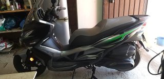 Maxi Scooter Negra KYR J300 ABS
