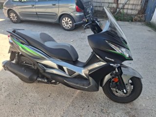Maxi Scooter Negra KYR J300 ABS