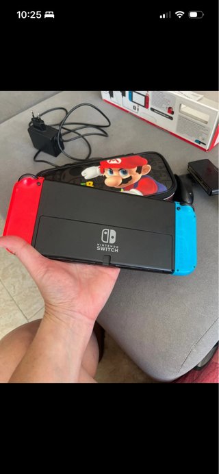Nintendo Switch OLED + Estuche Mario + FIFA 23